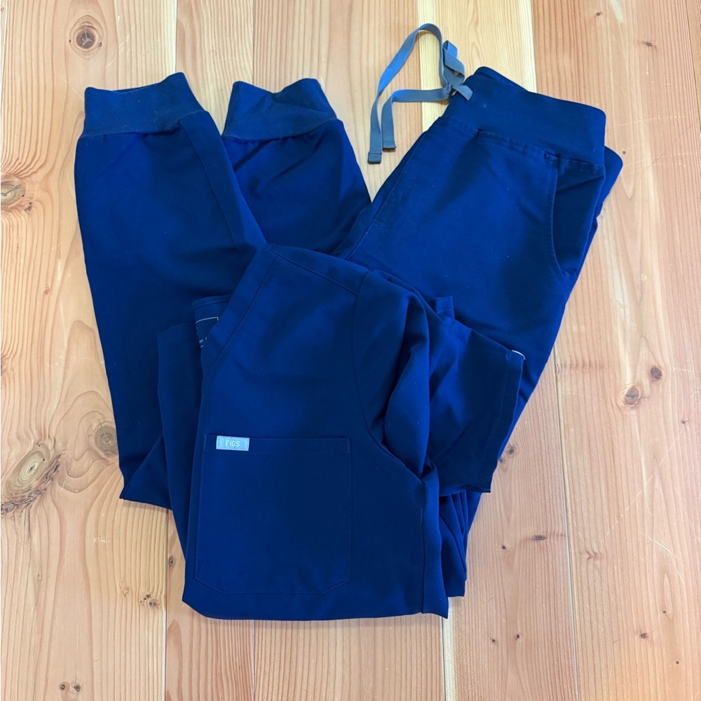 Figs navy scrub set size small
